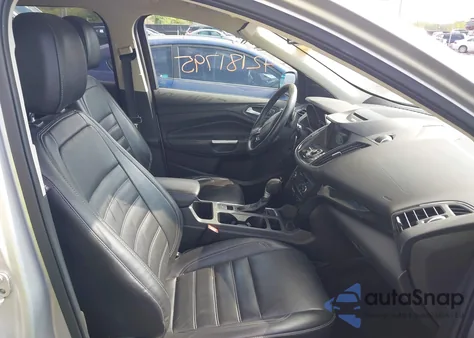 2017 Ford Escape Titanium z USA, uszkodzony, nr VIN 1FMCU0JD0HUD09406